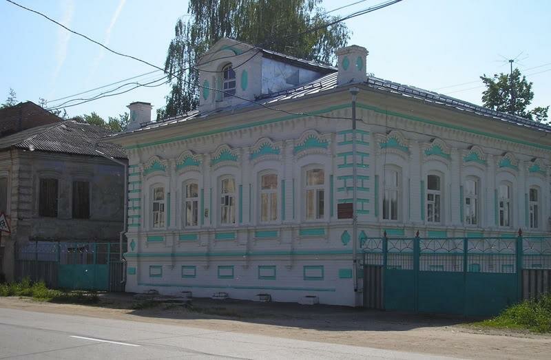 Лысково нижегородская. Нижегородская область, г. Лысково, ул. революции, д. 5. Лысково Нижегородская область улица Малова. Площадь Лысково. Лысково дом с монастырем.